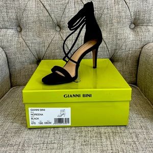 Black suede Gianni Bini heel
